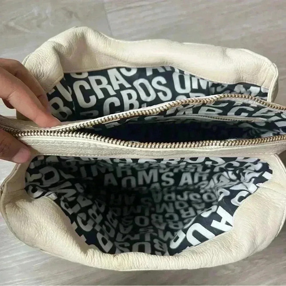 MARC  JACOBS CREAM OFF WHITE PEBBLE LEATHER SHOULDER GOLD HARDWARE BAG - Picture 6 of 15